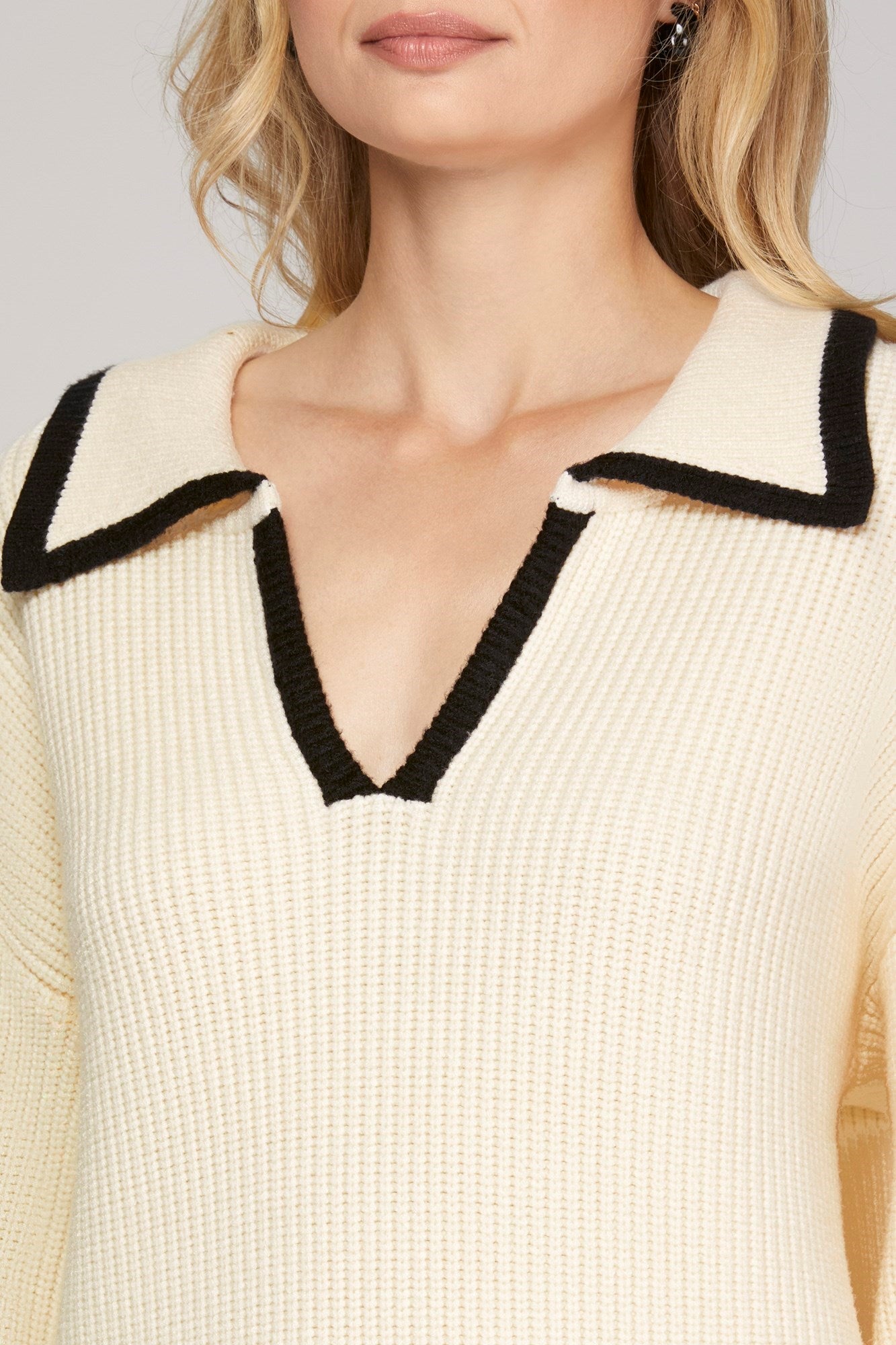 Contrast Edge Sweater Top