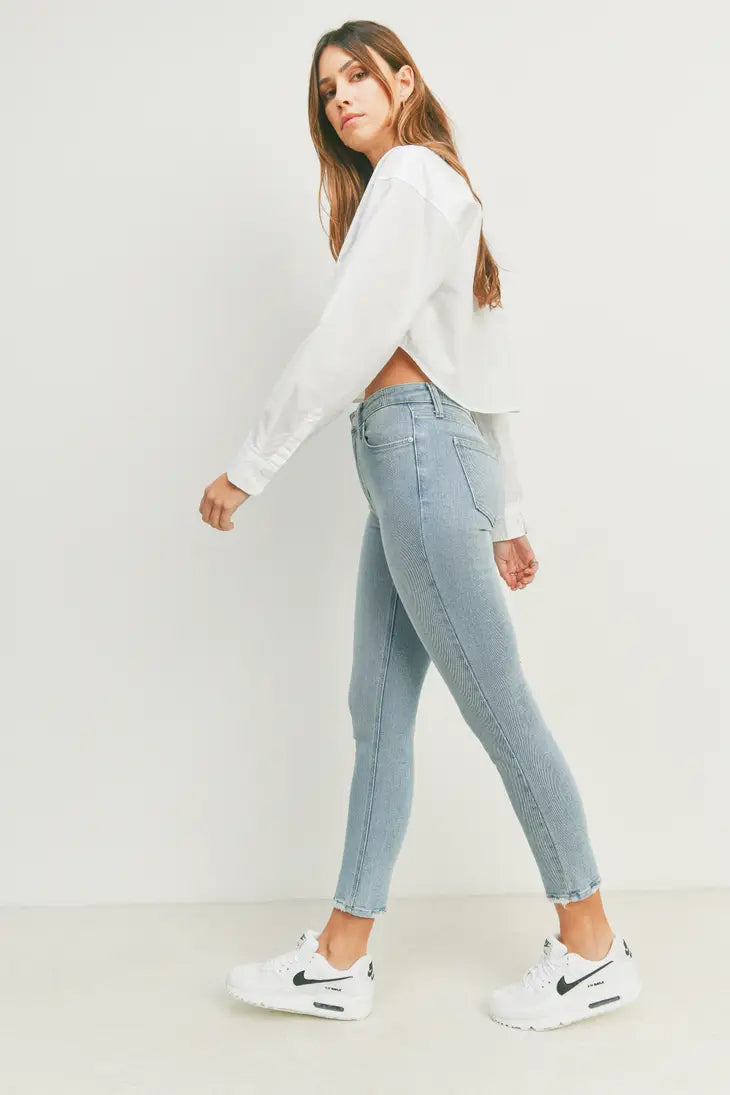 The High Rise Essential Skinny Jean