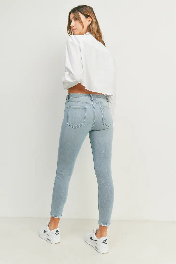 The High Rise Essential Skinny Jean