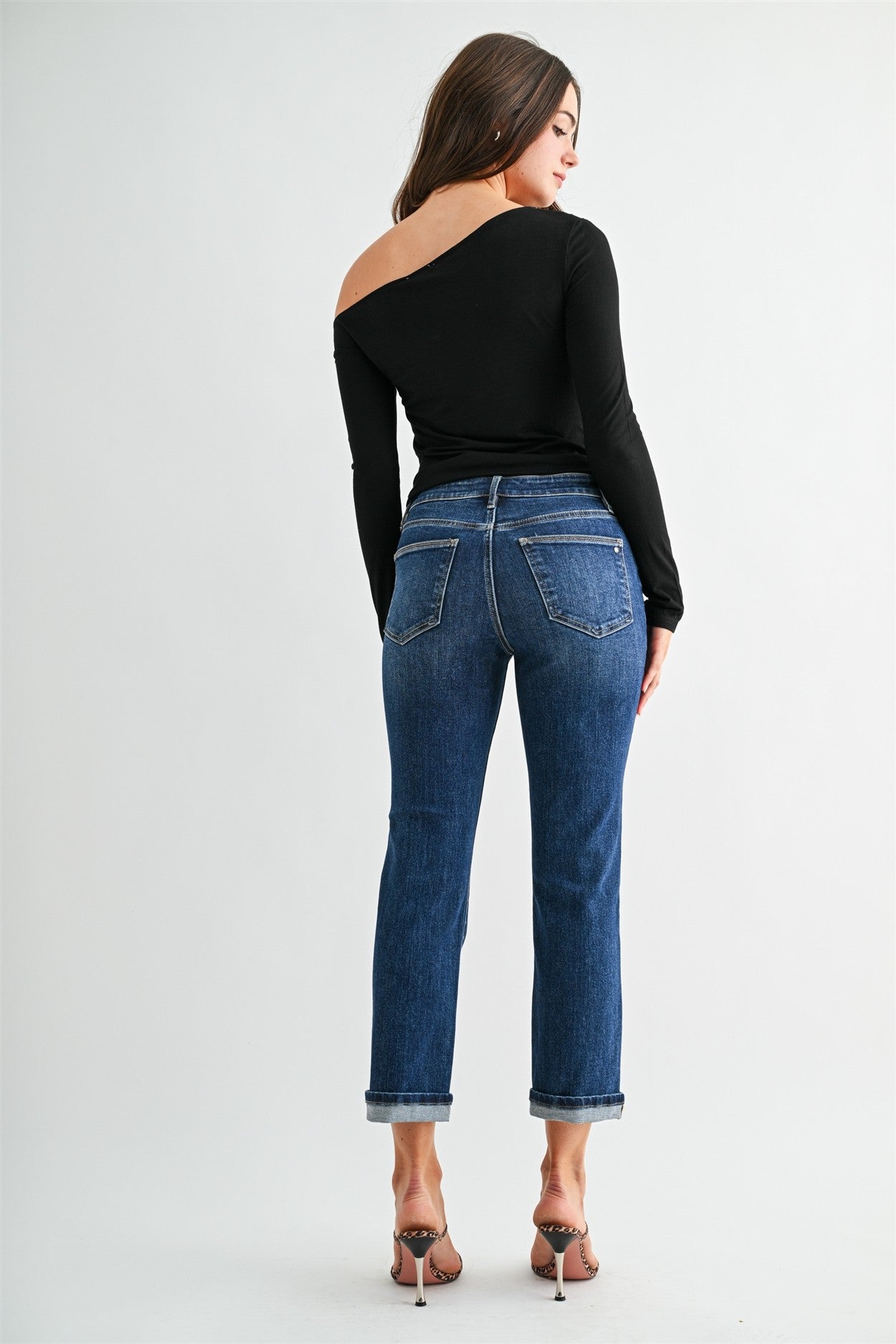 Mid-Rise Straight Crop Jeans