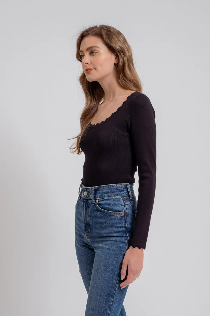 Scallop Trim Top - Black