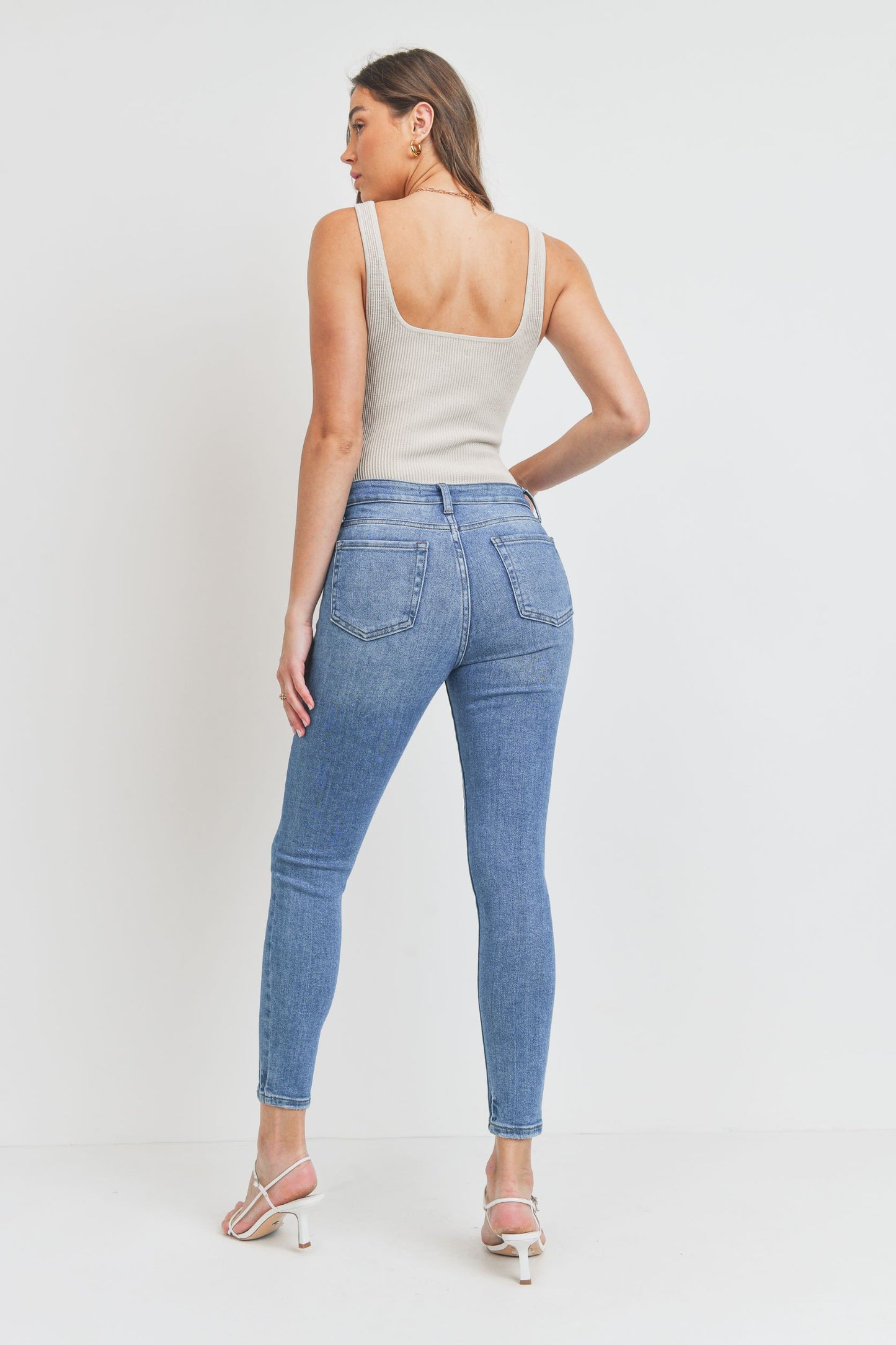 High Rise Button Up Ankle Fray Skinny Jeans - Medium Wash
